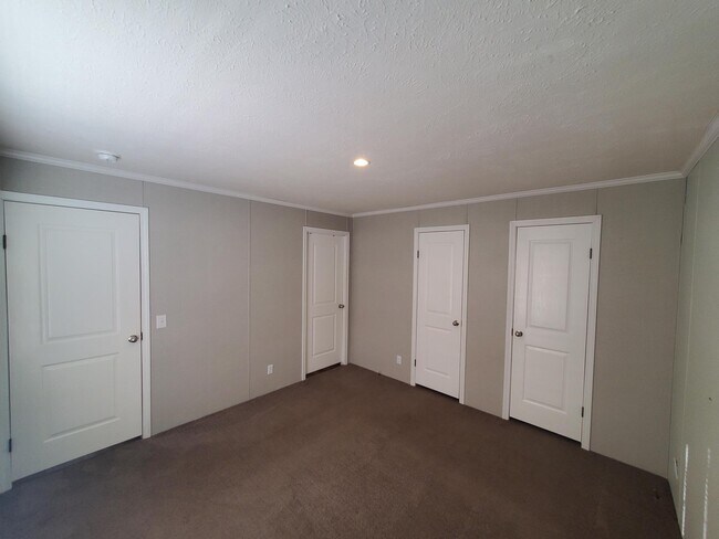 Building Photo - 12 Sparrow Hill Dr
