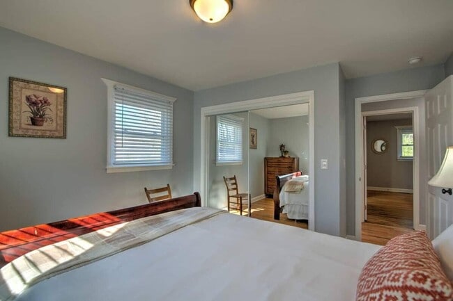 Building Photo - 201 Springdale Rd