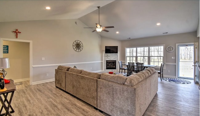 Building Photo - 29362 Stuarts Way