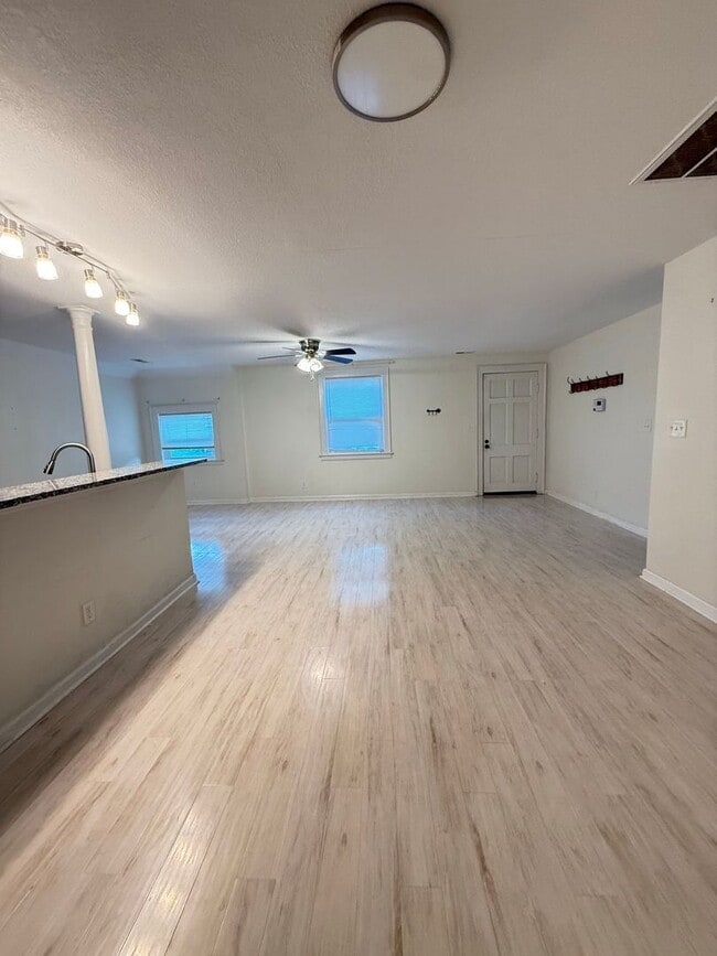 Building Photo - 3BR Home with Elizabeth River Views & Spacious Parking