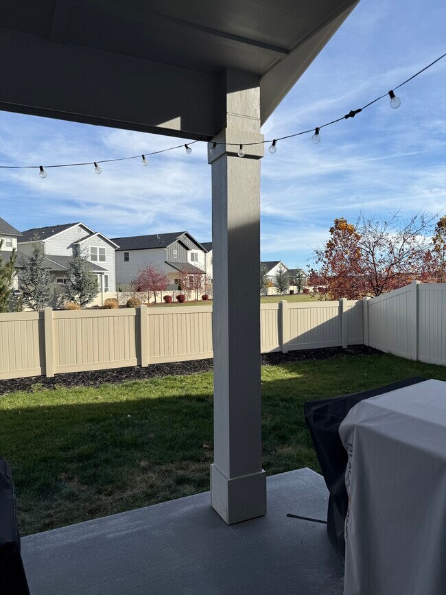 Building Photo - 336 S Calf Crk Ave