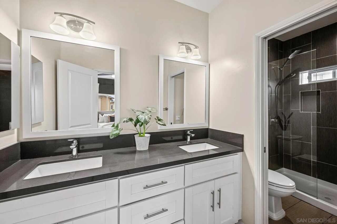 Primary bathroom - 1289 Donax Ave