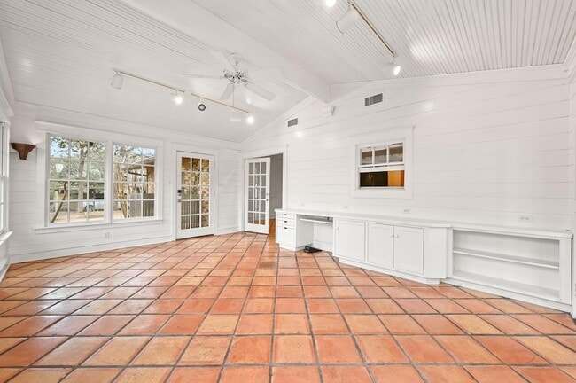 Building Photo - 2807 Hatley Dr