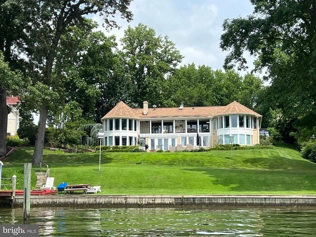 Building Photo - 5837 River Dr