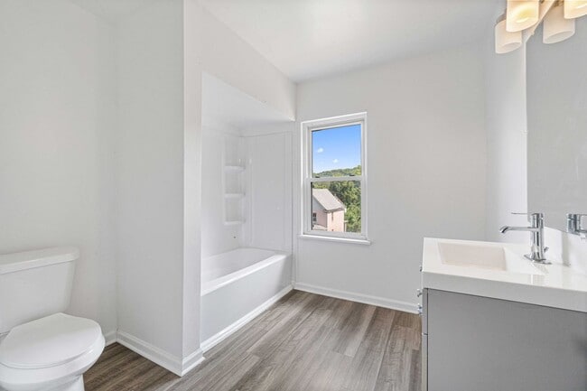 Building Photo - 4 Bed 1 Bath Single Family Home