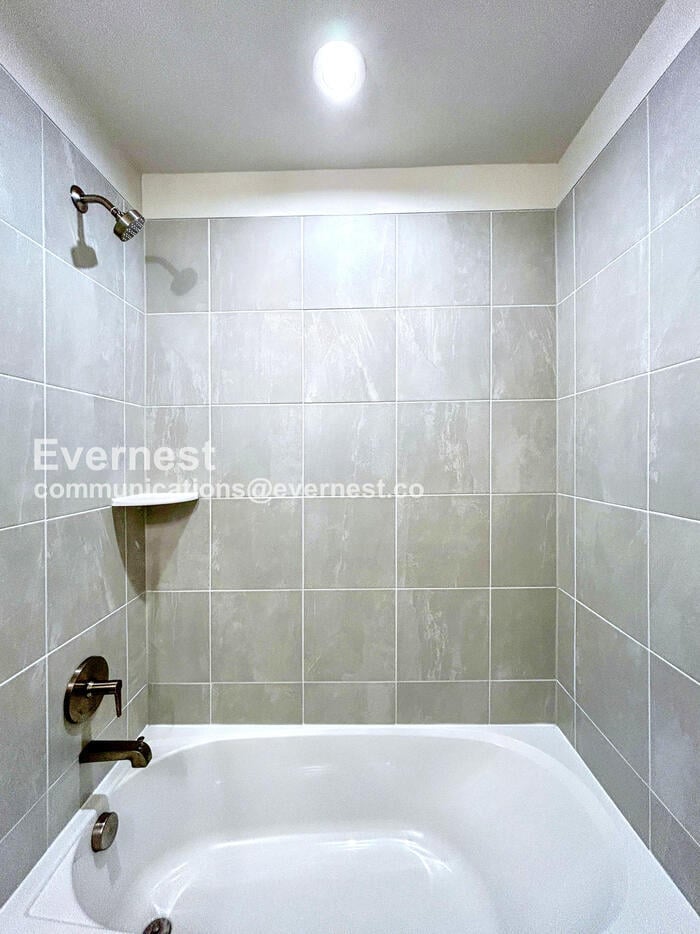 Building Photo - 12112 Calgary Lp