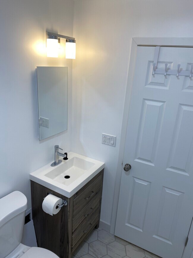 Building Photo - 420 W Aldine Ave