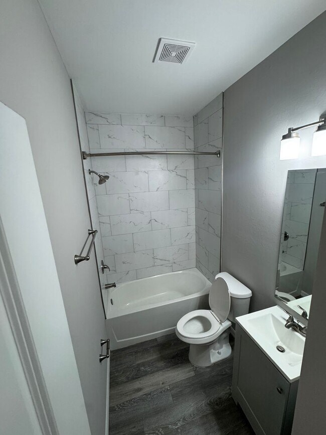 Building Photo - 1153 Oceanic Rd