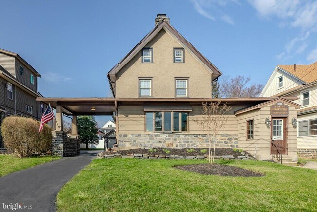 Building Photo - 1210 W Darby Rd