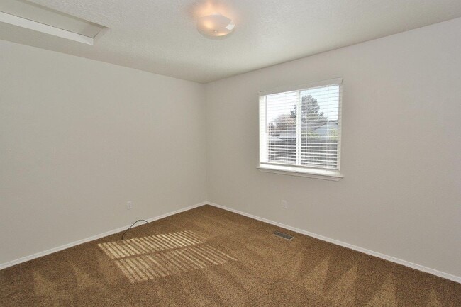 Building Photo - 725 E Wakely St