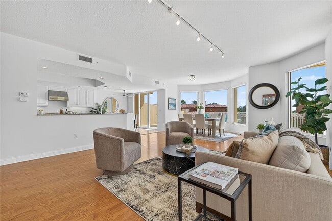 Building Photo - 555 5th Ave NE