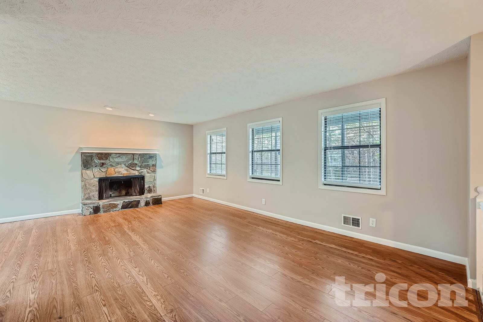 Building Photo - 438 Russell Rd