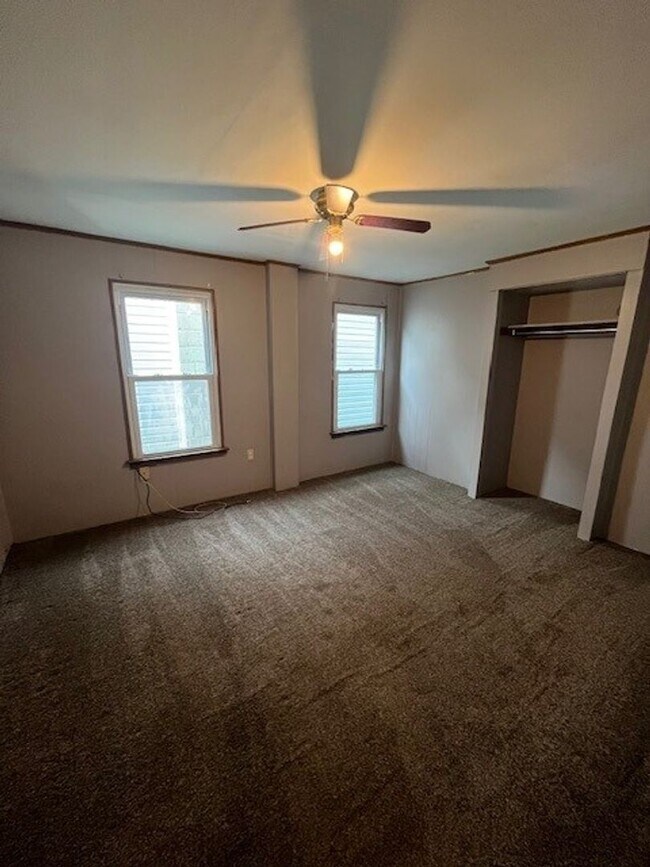 Building Photo - 6 E High St