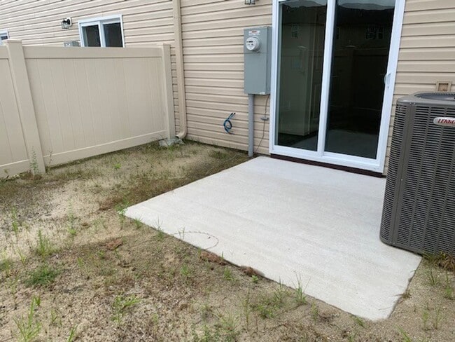 Building Photo - Townhome in Midway Park - Boyington Place!