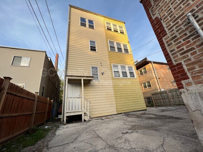 Building Photo - 4820 N Springfield Ave