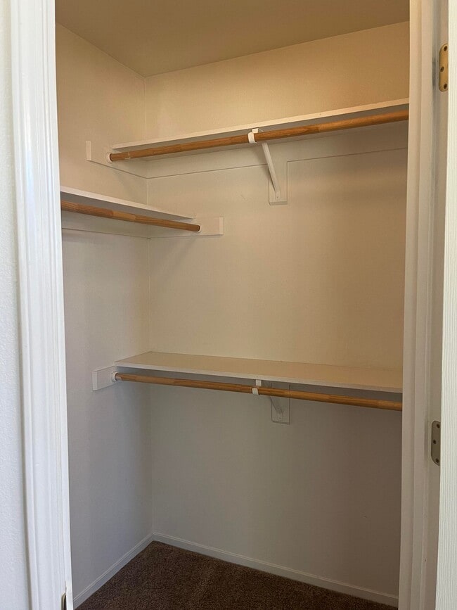 Building Photo - 950 Geneva Dr