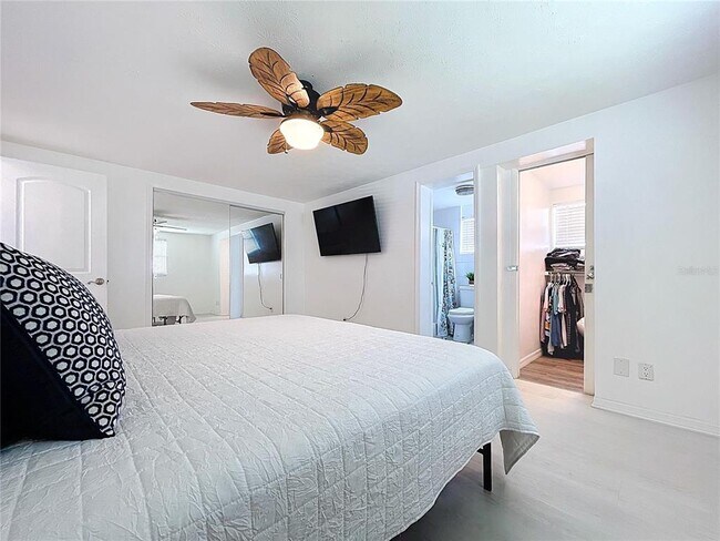 Building Photo - 2107 Harrison Dr