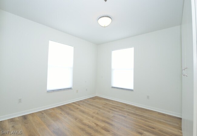 Building Photo - 800 S Golf Dr