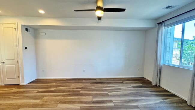 Building Photo - Fantastic Parkway Point 3 Bed 3 Bath 2 Car...