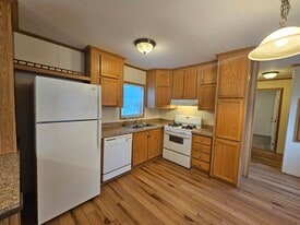 Building Photo - 28 Hillside Ln