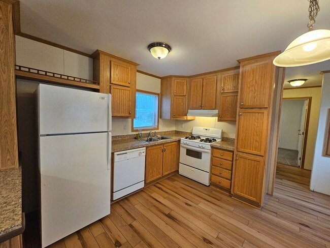 Building Photo - 28 Hillside Ln