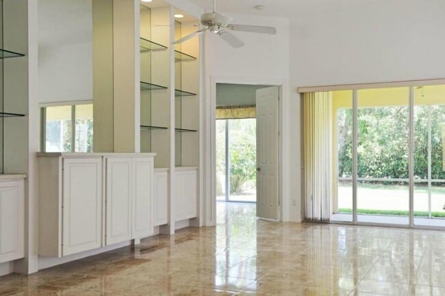 Building Photo - 5711 Ferrara Dr