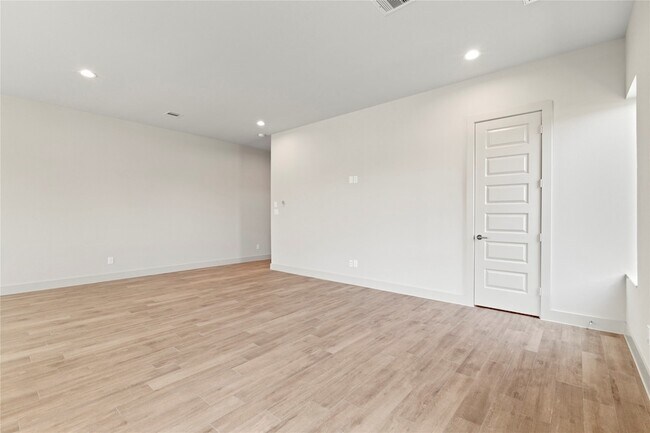 Building Photo - 5726 Rucio Ln
