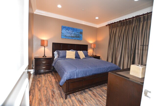 Building Photo - Meridian FURNISHED 2 BDR /2 BATH Luxury Condo - RESORT STYLE LIVING, 1-1/2 Blocks From The Heart ...