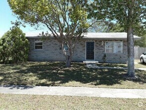 Building Photo - 3 Bed 1 Bath Home | Pet Friendly | Fenced ...