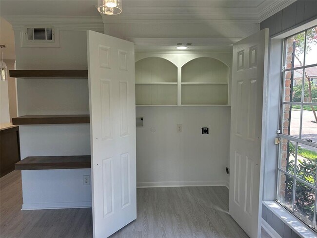 Building Photo - 14401 Misty Meadow Ln