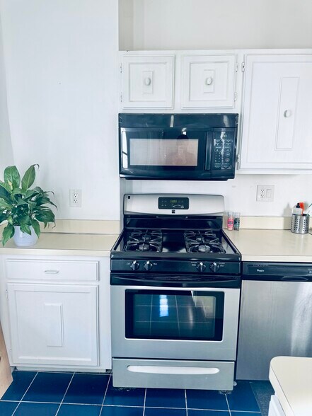 Building Photo - 1418 T St NW