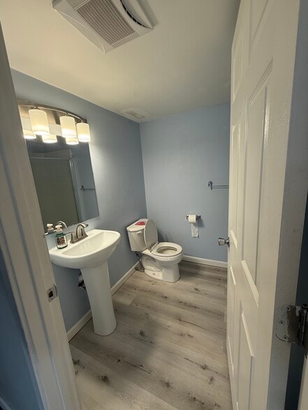 Building Photo - 2541 Bittersweet Ln