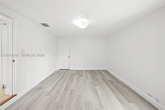 Building Photo - 3130 SW 27th St