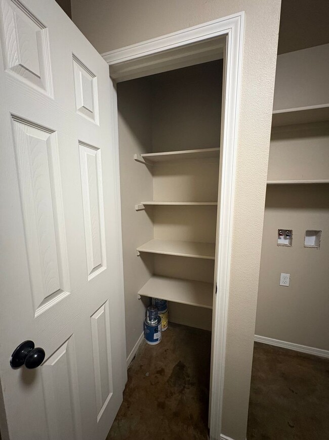 Building Photo - Newer construction 2 bedroom/1 bathroom house with Central Air & Heat!