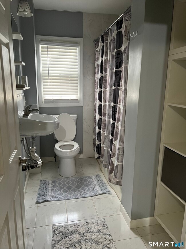 Building Photo - 569 Burritt St