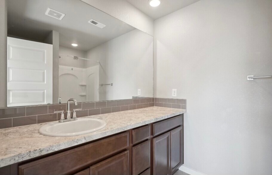 Building Photo - 628 Overland Trl