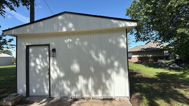 Building Photo - Cute 2 bedroom home in Prague!