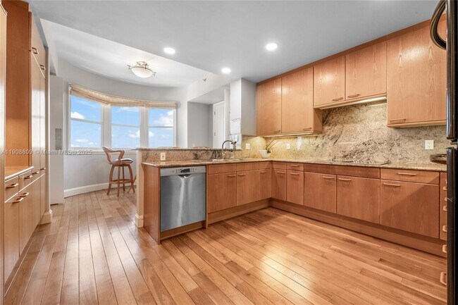 Building Photo - 13643 Deering Bay Dr