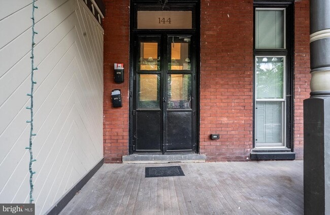 Building Photo - 144 Gay St