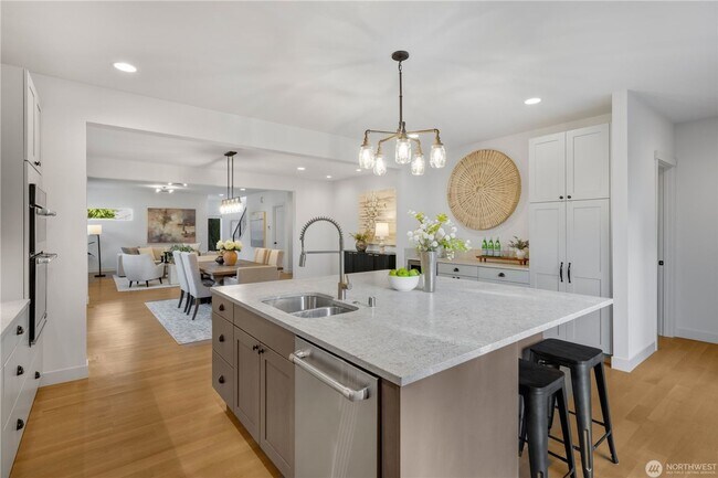 Building Photo - Modern Farmhouse Luxury in Coveted Matthews Beach Available NOW!
