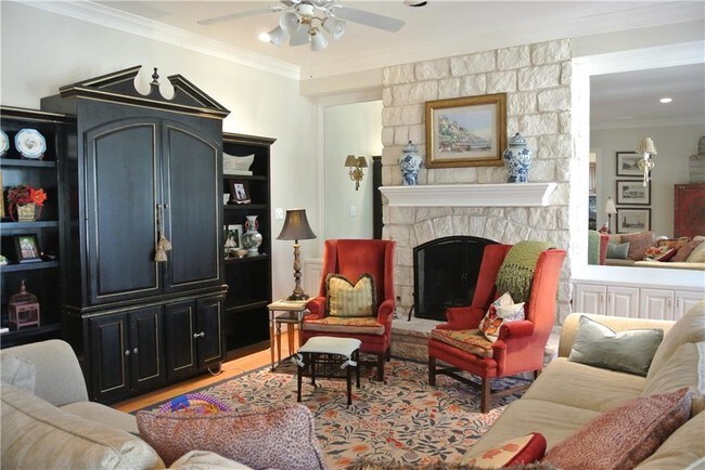 Building Photo - 6800 Western Oaks Blvd