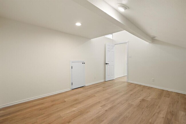 Building Photo - 2118 Zephyr Ln