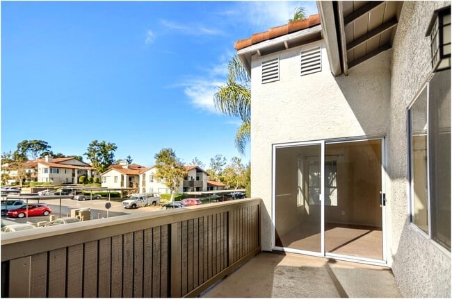 Building Photo - 1 Bedroom Ritz Pointe Condo!