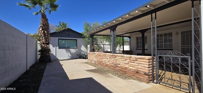 Building Photo - 154 N Hibbert