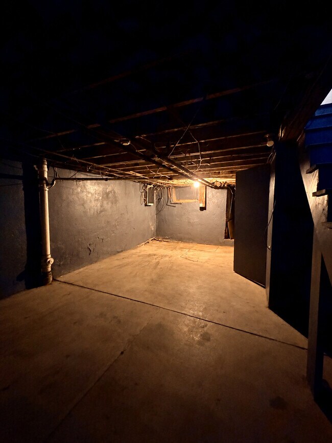 Building Photo - 6744 Linmore Ave
