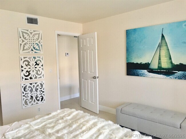 Building Photo - 6407 Bay Club Dr