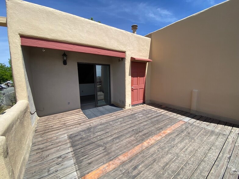 Building Photo - 1464 Avenida de las Americas