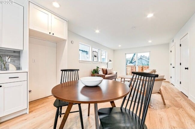 Building Photo - 617 N Lombard St