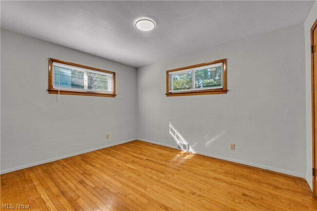 Building Photo - 77 Solon Rd