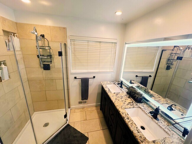Building Photo - 820 Blue Bell Ct